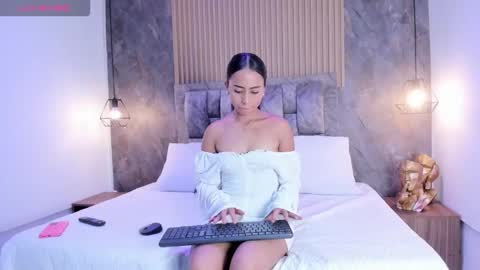 chloe_love__ online show from February 2, 11:50 am