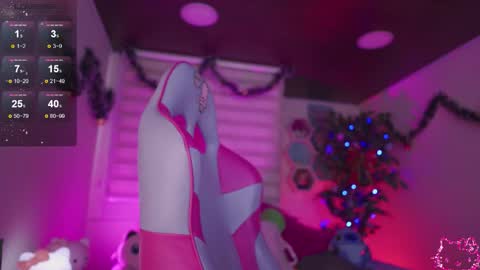 CLOE  online show from December 5, 6:06 pm