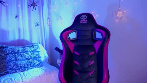 CLOE  online show from October 30, 11:05 pm