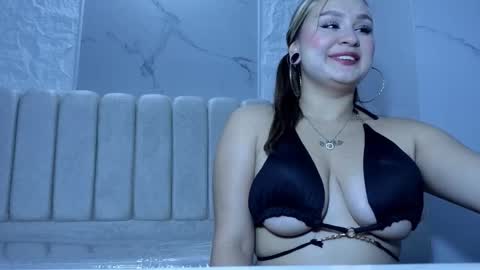 Live 1500am 2100pm COLOMBIAN HOUR online show from October 20, 8:14 pm