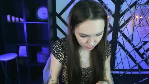 Chloe online show from June 3, 2:20 pm