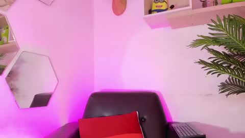 Chloe  online show from March 5, 8:00 pm