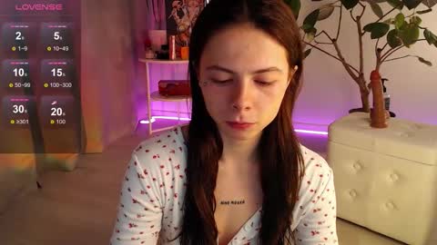 Snapshot of chloeesummerss chatting on October 21, 6:11 pm Chloe online show from October 21, 6:11 pm