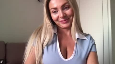Chloe online show from July 28, 6:20 pm