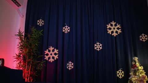 chloemin_ online show from December 22, 12:01 pm