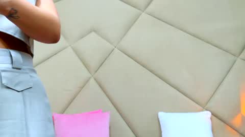 Chloe Vee online show from June 1, 4:58 am