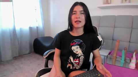 chlooe_zoe online show from December 1, 7:23 pm