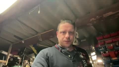 Chris online show from December 8, 5:28 am