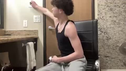 chris_baker1 online show from March 15, 4:06 am