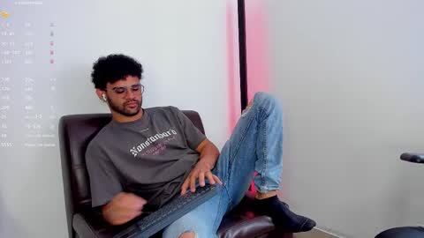 Im Chirs IM MODEL INDEPENDT online show from January 13, 6:05 pm