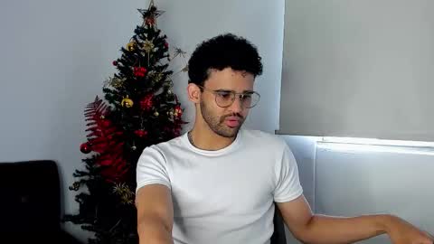 Im Chirs IM MODEL INDEPENDT online show from December 18, 3:51 pm