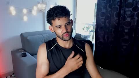 Im Chirs IM MODEL INDEPENDT online show from February 11, 1:09 pm