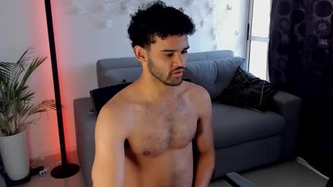 Im Chirs IM MODEL INDEPENDT online show from March 10, 4:57 pm