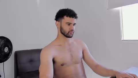 Im Chirs IM MODEL INDEPENDT online show from September 15, 3:13 pm