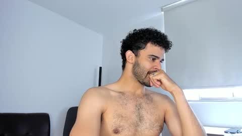 Im Chirs IM MODEL INDEPENDT online show from November 13, 2:42 pm