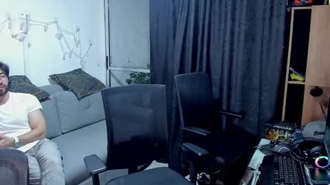 Im Chirs IM MODEL INDEPENDT online show from February 11, 12:49 am