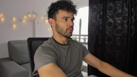 Im Chirs IM MODEL INDEPENDT online show from January 24, 7:28 pm