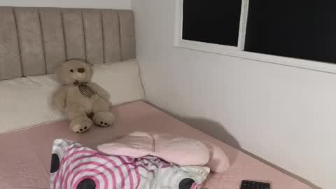 Mia online show from May 23, 5:58 am