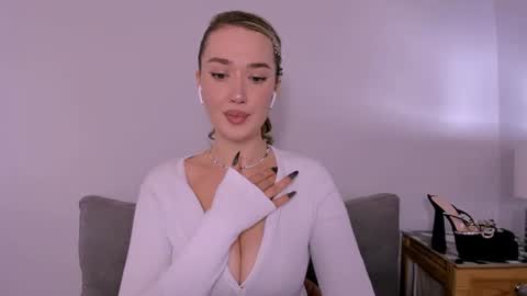 cindyprettywomen online show from December 15, 4:14 pm