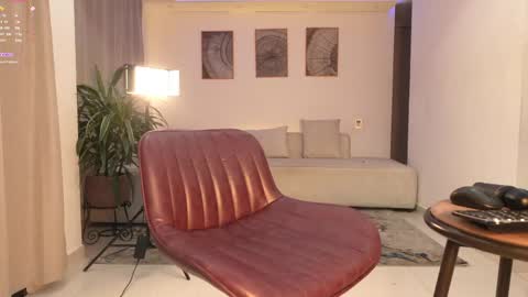 cinnamon__criss online show from April 9, 11:10 pm