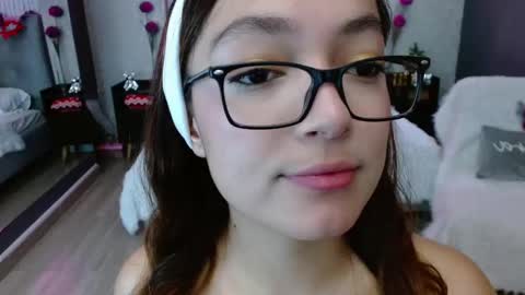 cinnamon_bite online show from December 15, 1:18 pm