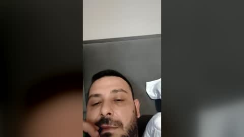 ciubucgeorge59 online show from June 26, 9:42 pm