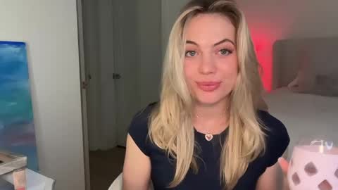 clairebrooksxo online show from April 23, 3:24 pm
