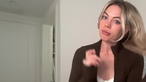 clairebrooksxo online show from April 27, 3:42 pm