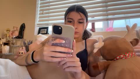 clairewalkerr online show from November 18, 12:13 am