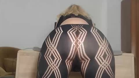 Clara online show from May 3, 8:04 pm