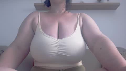 Clara online show from April 18, 1:57 pm