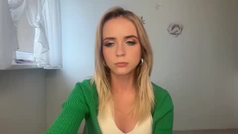 ClaudiaGold online show from September 25, 2:35 pm