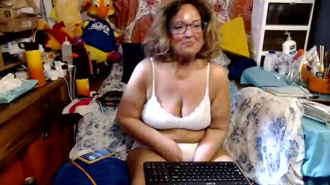 Claudia Midwest Wife online show from April 7, 3:58 pm