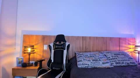 claytonburgues online show from April 15, 2:26 am