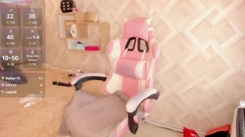 clhoe_johnson_ online show from May 11, 2:45 pm