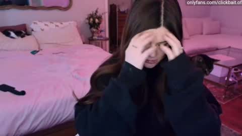 clickbait_ online show from November 23, 2:48 pm