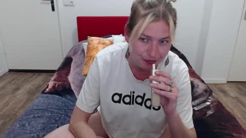 Syl  online show from March 12, 7:14 pm