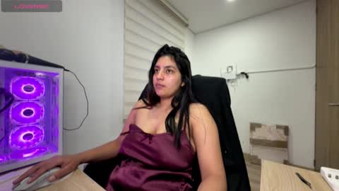 cloe small online show from March 14, 11:03 am