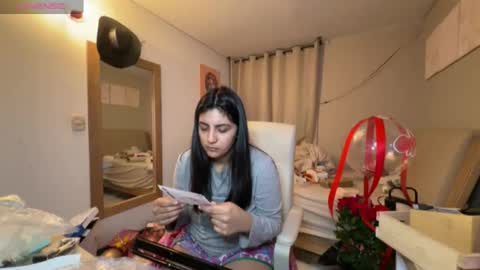 cloe small online show from February 20, 4:23 am