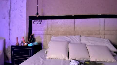 Clohe the wonder online show from April 8, 8:45 pm