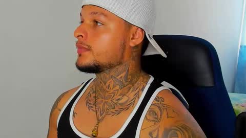 colin_fox1 online show from March 17, 5:40 pm