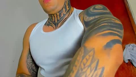 Snapshot of colombian_monster_cock chatting on October 2, 5:50 am camilo online show from October 2, 5:50 am