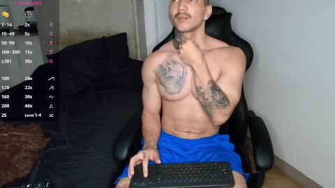 Snapshot of colombianmuscle8 chatting on January 14, 1:36 am colombianmuscle8 online show from January 14, 1:36 am