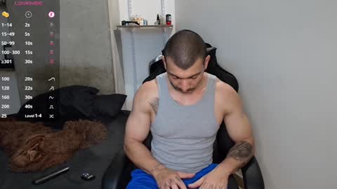 Snapshot of colombianmuscle8 chatting on January 24, 3:11 am colombianmuscle8 online show from January 24, 3:11 am