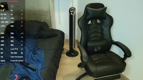 colombianmuscle8 online show from April 22, 2:30 am