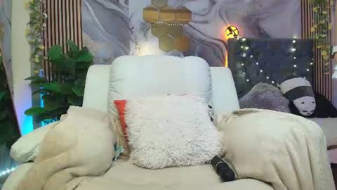 Ariane... online show from August 3, 11:11 pm