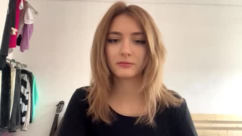 Amelia online show from March 1, 1:04 pm