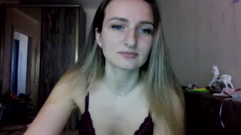 cora_fora online show from April 6, 10:38 am