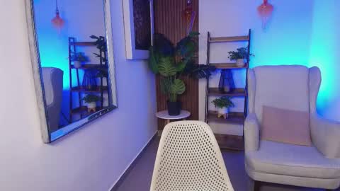 Snapshot of coral_lise chatting on October 15, 11:11 am Coral online show from October 15, 11:11 am