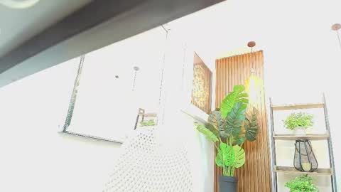 Snapshot of coral_lise chatting on September 23, 11:04 am Coral online show from September 23, 11:04 am